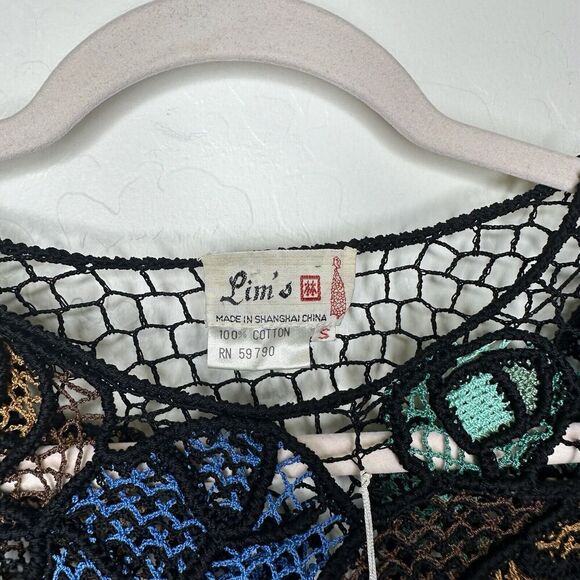 Lim’s 1980's Vintage Hand Crocheted Cotton Abstract Floral Top Small Green Blue - Picture 2 of 5